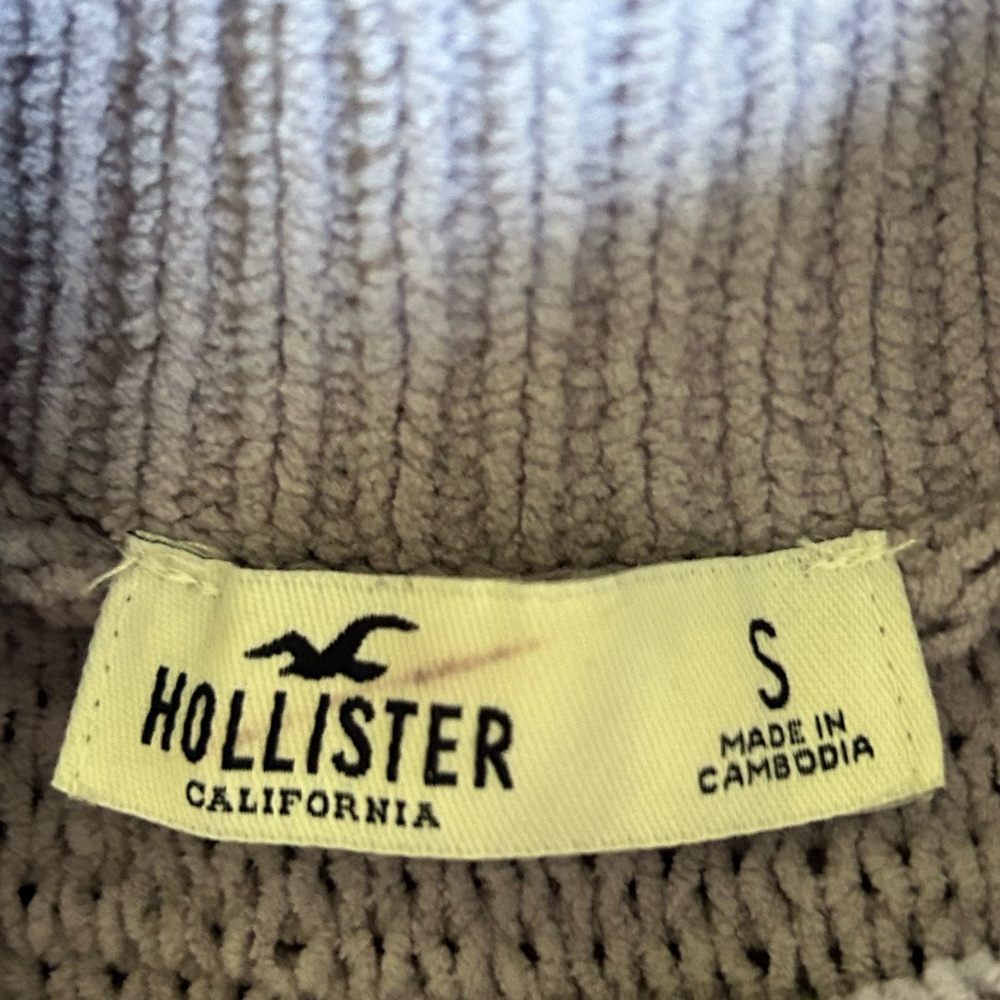 Hollister Mock Neck Oversized Lavender Sweater
Size: Small
EUC - Picture 8 of 9